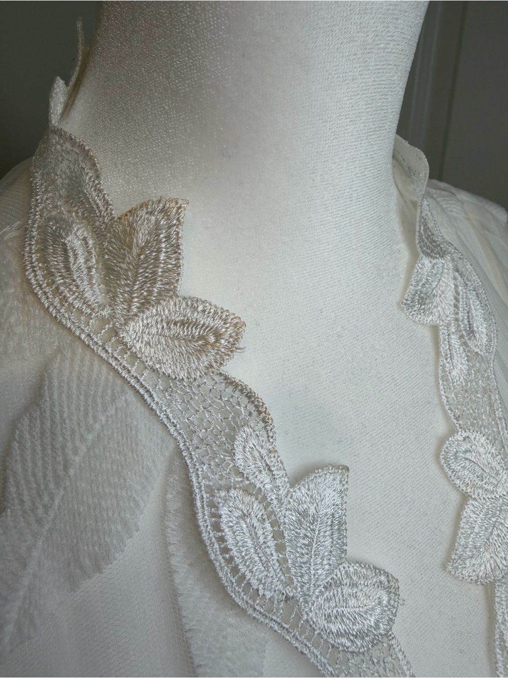 White Lace Sheer Robe - Picture 5 of 13